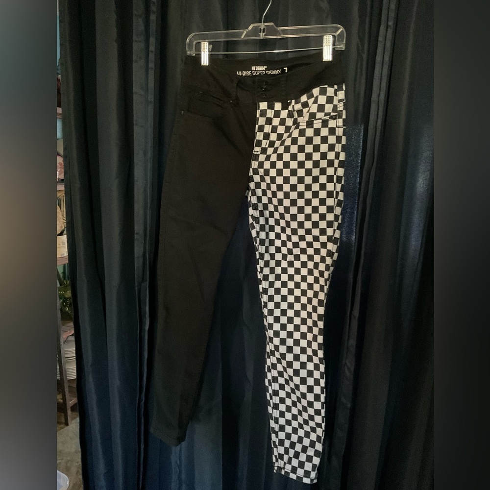 Juniors checkered jeans